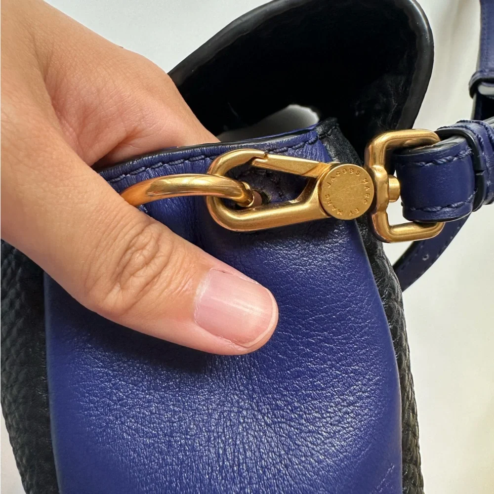 [SOLD] Like new Marc Jacobs Crossbody Bag Two Tone - Picture 7 of 13